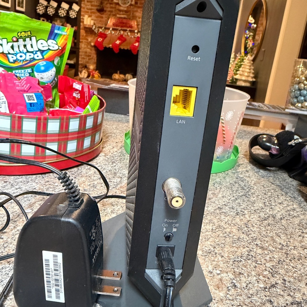 NETGEAR® Cable Modem CM1000 - Picture 2 of 4